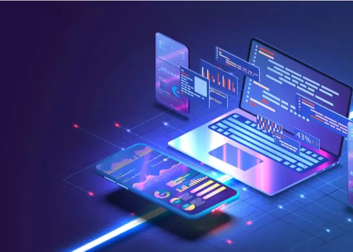 Isometrischer Laptop in neonblauen und violetten Tönen mit schwebenden Diagramm-, Code- und Datenfeldern