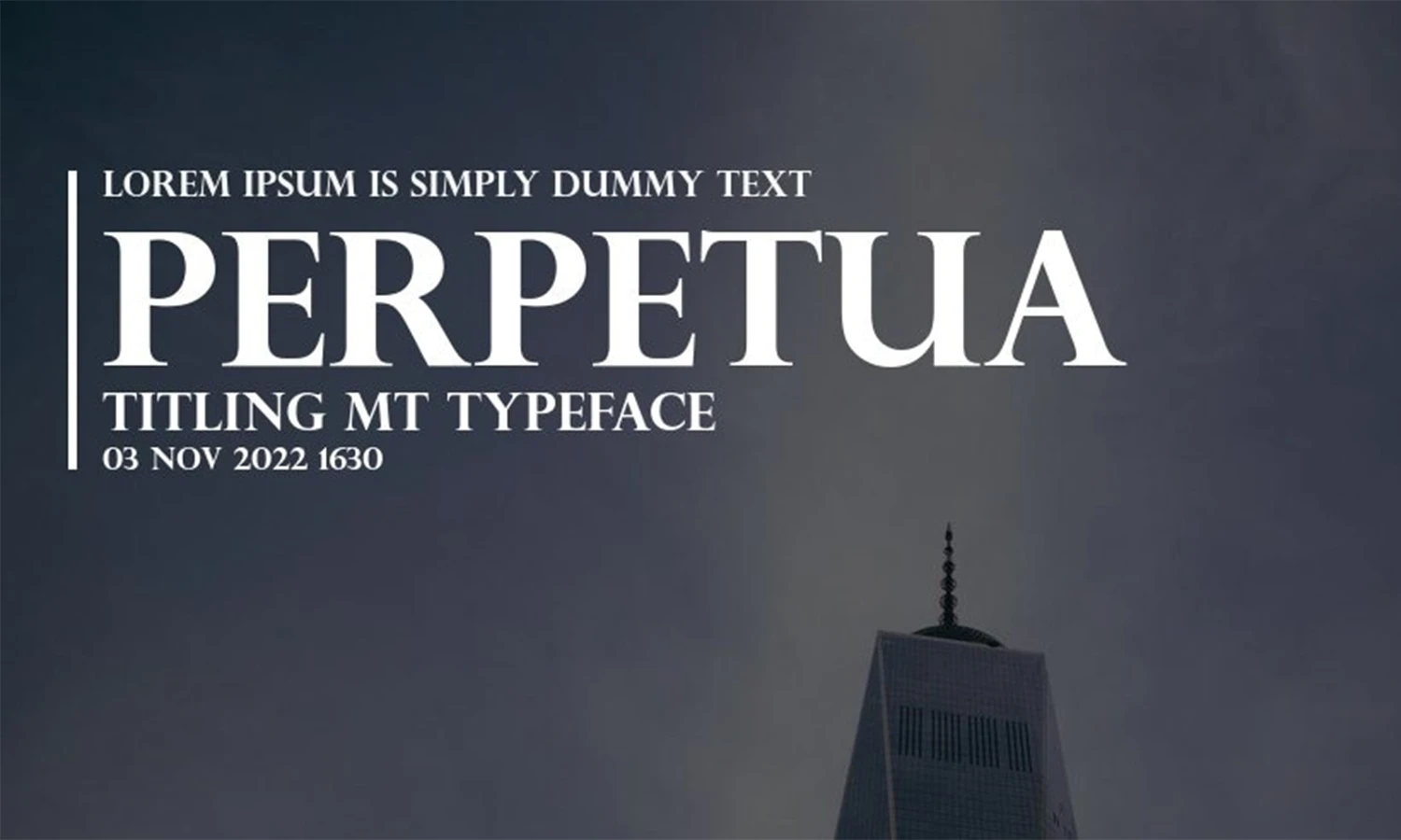 Schriftmuster der Perpetua Titling MT in Großbuchstaben vor bewölktem Himmel und einem Wolkenkratzer